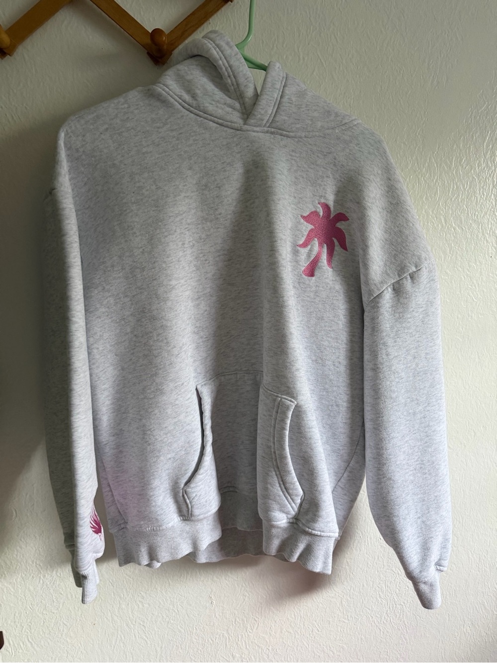 PINK PALM PUFF "Hawaii Hibiscus" Hoodie in Heather Cloud - Picture 4 of 10